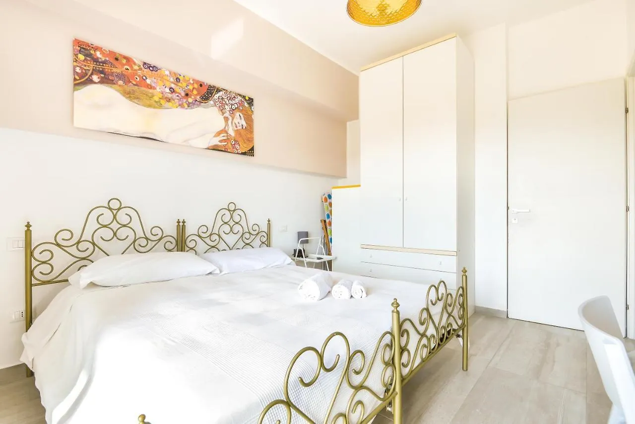 *** شقة فندقية جيلا Aurora Residence إيطاليا